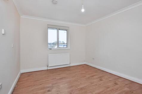 2 Meadow Close, Enfield, EN3 5PE