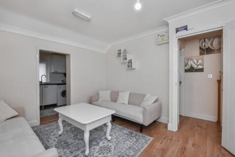 2 Meadow Close, Enfield, EN3 5PE