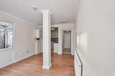 2 Meadow Close, Enfield, EN3 5PE