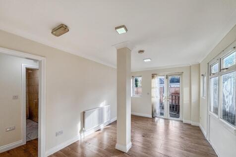 2 Meadow Close, Enfield, EN3 5PE