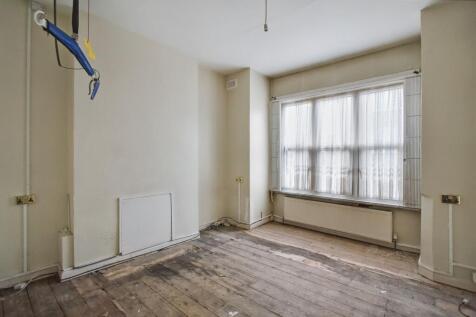 Flat A, 124 Rathcoole Gardens, Hornsey, London, N8 9PG