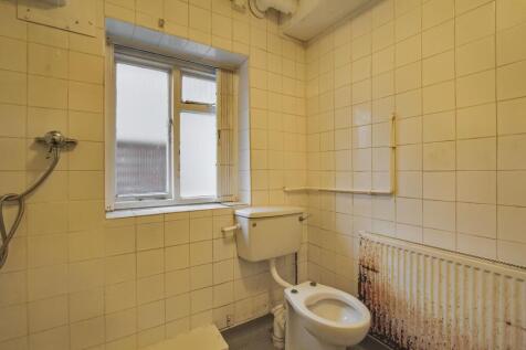 Flat A, 124 Rathcoole Gardens, Hornsey, London, N8 9PG