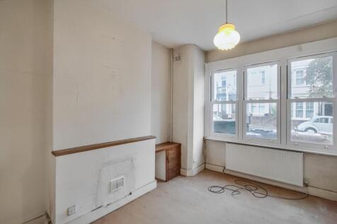 Flat A, 42 Rathcoole Gardens, Hornsey, London, N8 9NB