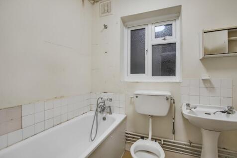 Flat A, 42 Rathcoole Gardens, Hornsey, London, N8 9NB