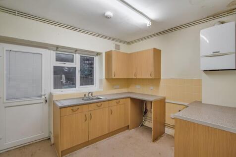 Flat A, 42 Rathcoole Gardens, Hornsey, London, N8 9NB