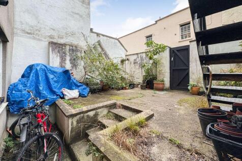 Flat A, 21 Ashley Road, Montpelier, Bristol, BS6 5NH