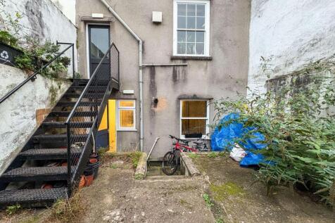 Flat A, 21 Ashley Road, Montpelier, Bristol, BS6 5NH