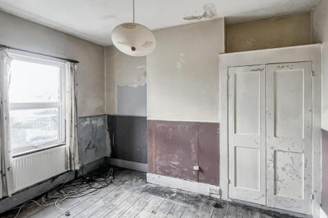 138 Old Road, Dartford, Kent, DA1 4DY