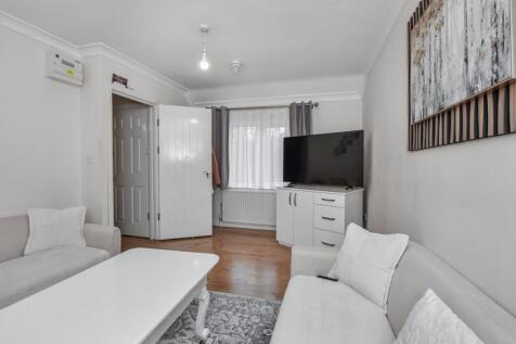 2 Meadow Close, Enfield, EN3 5PE