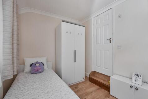 2 Meadow Close, Enfield, EN3 5PE