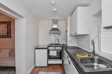 2 Meadow Close, Enfield, EN3 5PE