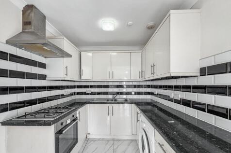 2 Meadow Close, Enfield, EN3 5PE