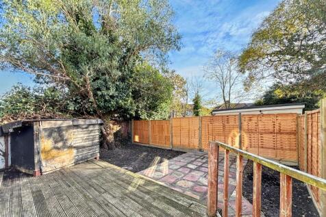 2 Meadow Close, Enfield, EN3 5PE