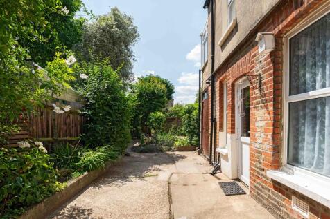 120 Kingston Road, Teddington, TW11 9JA