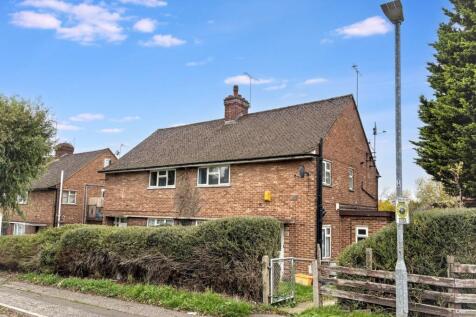 Flat A, 47 Goldings Crescent, Basildon, Essex, SS16 4RX