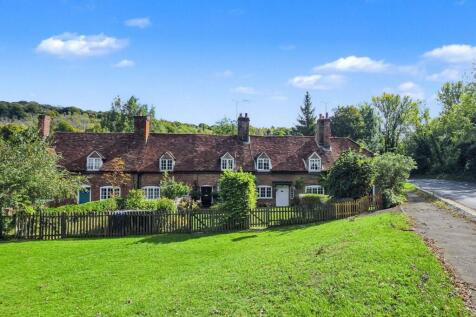 2 The Green, Bisham, Marlow SL7 1RY