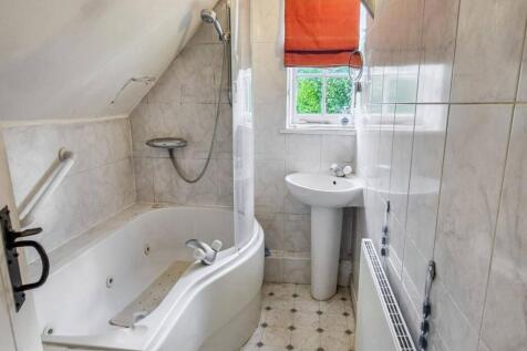 2 The Green, Bisham, Marlow SL7 1RY