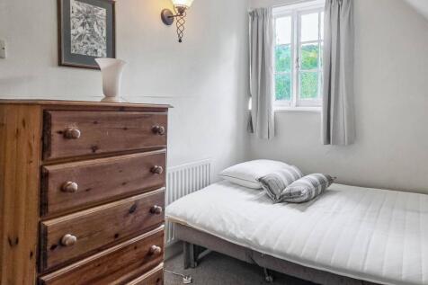 2 The Green, Bisham, Marlow SL7 1RY