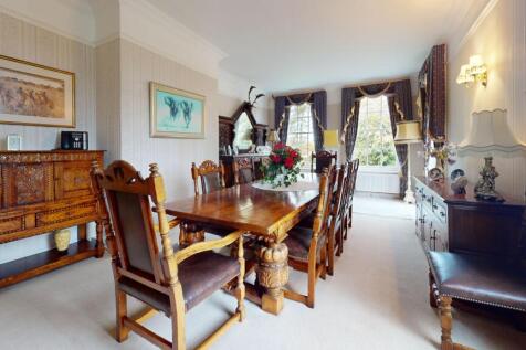 Sowberry Court, Moulsford, Wallingford, Oxfordshire OX10 9JG