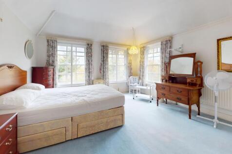 Sowberry Court, Moulsford, Wallingford, Oxfordshire OX10 9JG