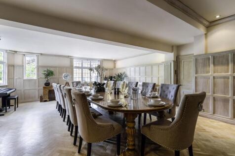 Doannee House, Fishery Road, Bray, Berkshire, SL6 1UN