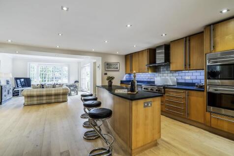 Doannee House, Fishery Road, Bray, Berkshire, SL6 1UN