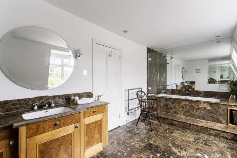 Doannee House, Fishery Road, Bray, Berkshire, SL6 1UN