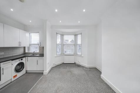 First Floor Flat, 47a Lower Boston Road, Hanwell, London, W7 3TP