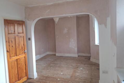 First Floor Flat, 18 Melmore Gardens, Cirencester, Gloucestershire, GL7 1NR