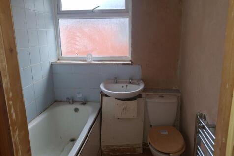 First Floor Flat, 18 Melmore Gardens, Cirencester, Gloucestershire, GL7 1NR