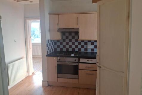 First Floor Flat, 18 Melmore Gardens, Cirencester, Gloucestershire, GL7 1NR