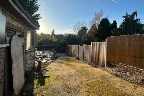 22 Marlpit Lane, Coulsdon, Croydon, CR5 2HB