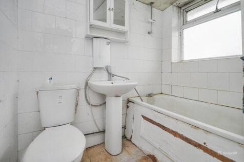 15 Monarch Close, Feltham TW14 8BB