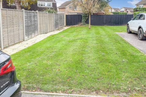 Land adjacent to 9 Meath Gardens, Horley, Surrey, RH6 8FW