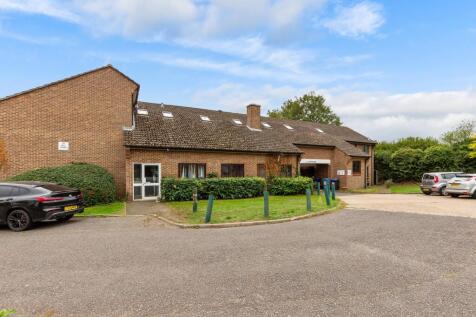 Verdon Court, Bishops Orchard, Farnham Royal, Slough SL2 3AB