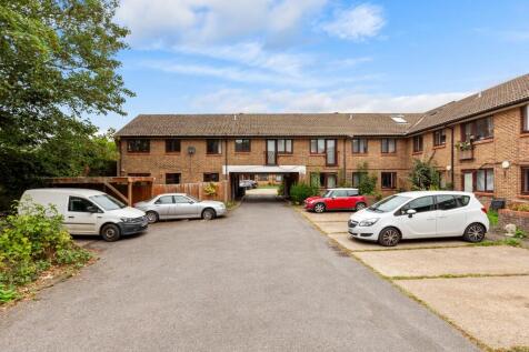 Verdon Court, Bishops Orchard, Farnham Royal, Slough SL2 3AB