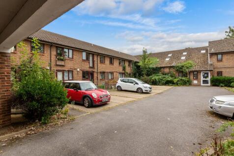 Verdon Court, Bishops Orchard, Farnham Royal, Slough SL2 3AB