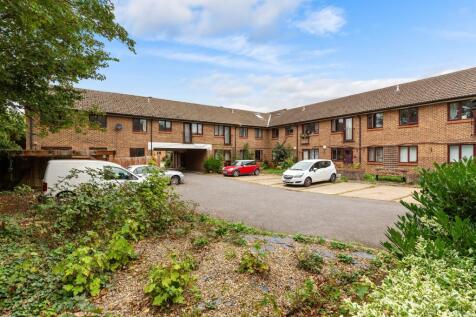 Verdon Court, Bishops Orchard, Farnham Royal, Slough SL2 3AB