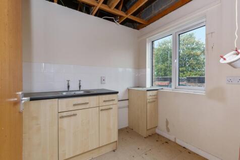 Verdon Court, Bishops Orchard, Farnham Royal, Slough SL2 3AB