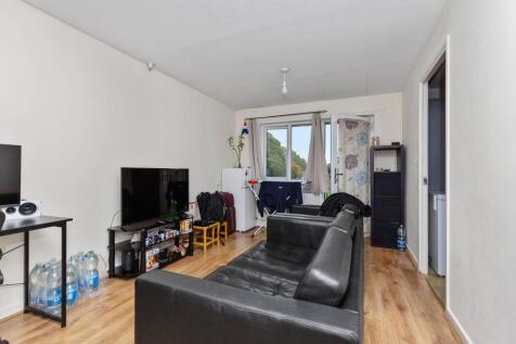 Verdon Court, Bishops Orchard, Farnham Royal, Slough SL2 3AB