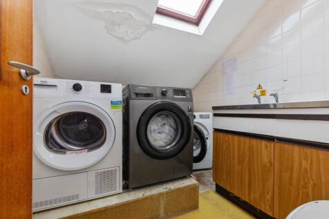 Verdon Court, Bishops Orchard, Farnham Royal, Slough SL2 3AB