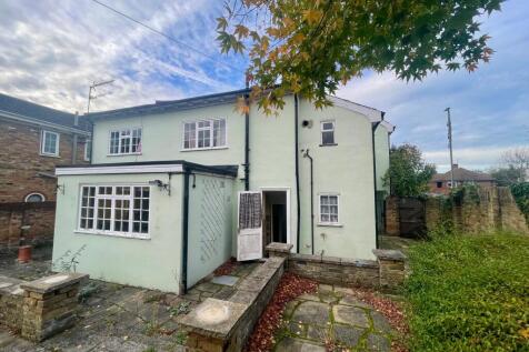 Woodgate, London Road, Epsom, Surrey, KT17 2BB