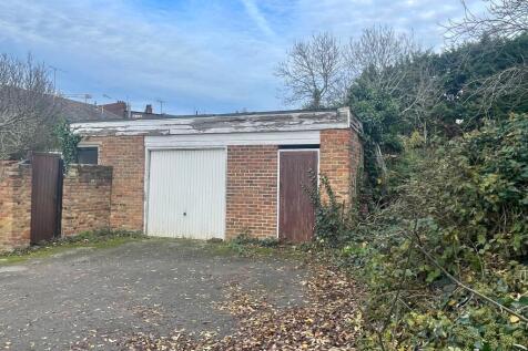 Woodgate, London Road, Epsom, Surrey, KT17 2BB