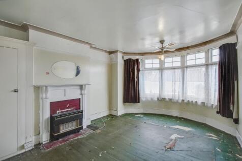 96 Grenoble Gardens, London, N13 6JH