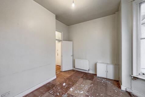 4B Askew Road, London W12 9BH