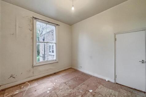 4B Askew Road, London W12 9BH