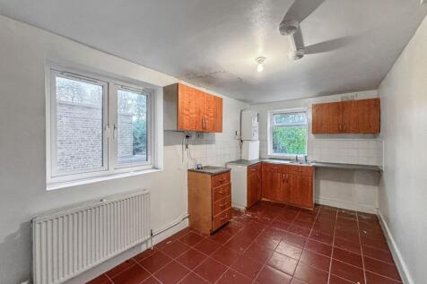 4B Askew Road, London W12 9BH
