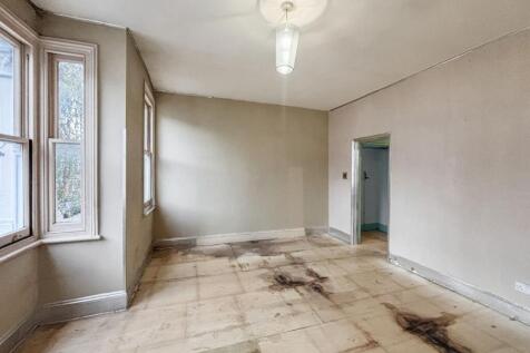 Flat B, 80 Charteris Road, Brent, London NW6 7EX