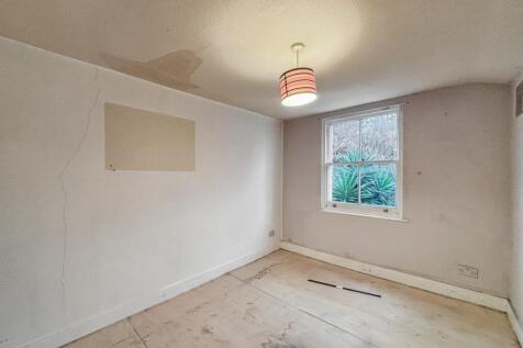 Flat B, 80 Charteris Road, Brent, London NW6 7EX