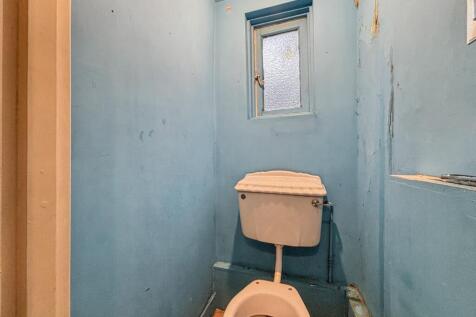 Flat B, 80 Charteris Road, Brent, London NW6 7EX